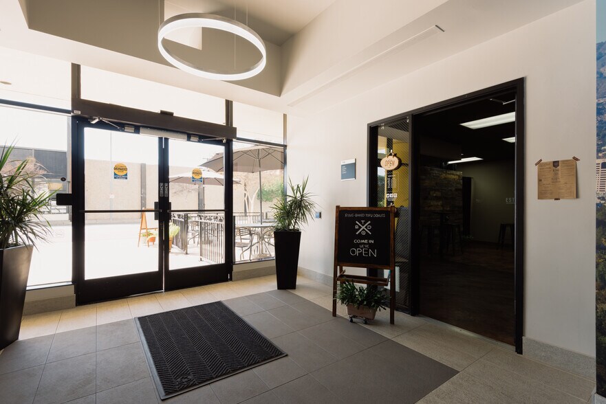 More Photos Of 6800 Owensmouth Ave, Woodland Hills Office For Lease