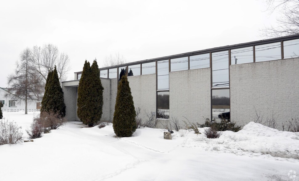 More Photos Of 3835 Ch D'oka, St-Joseph-du-Lac Warehouse For Sale