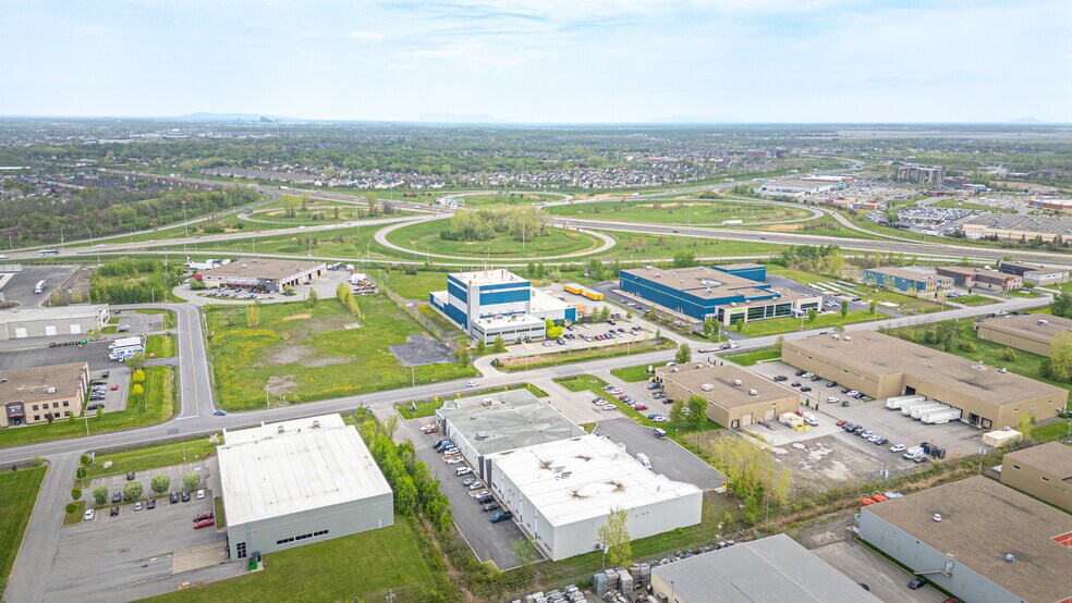 More Photos Of 275 Av Liberté, Candiac Warehouse For Lease