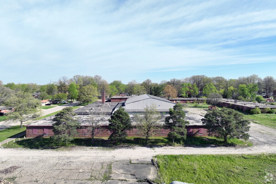 More Photos Of 5815 E 42nd St, Indianapolis Warehouse For Sale