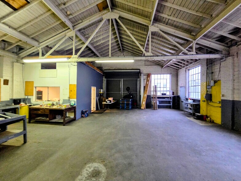 More Photos Of 1416 Lewis St, Charleston Warehouse For Sale