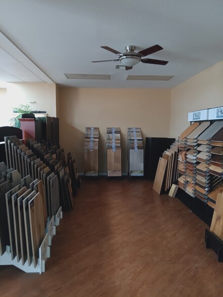 More Photos Of 4608 District Blvd, Bakersfield Warehouse For Sale