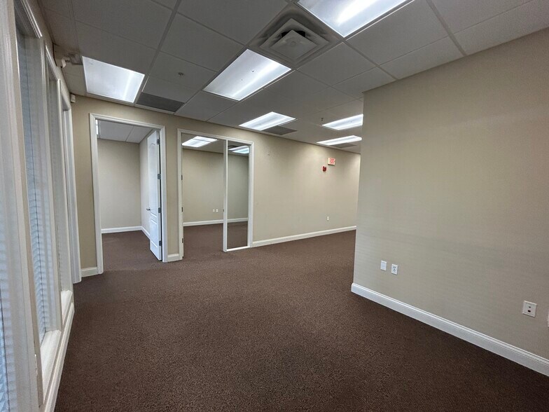 More Photos Of 5601-5605 Marquesas Cir, Sarasota Office For Lease