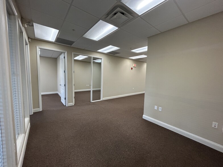 More Photos Of 5601-5605 Marquesas Cir, Sarasota Office For Lease