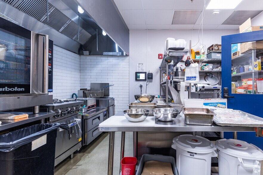 More Photos Of 4711 W Broad St, Richmond Freestanding For Lease