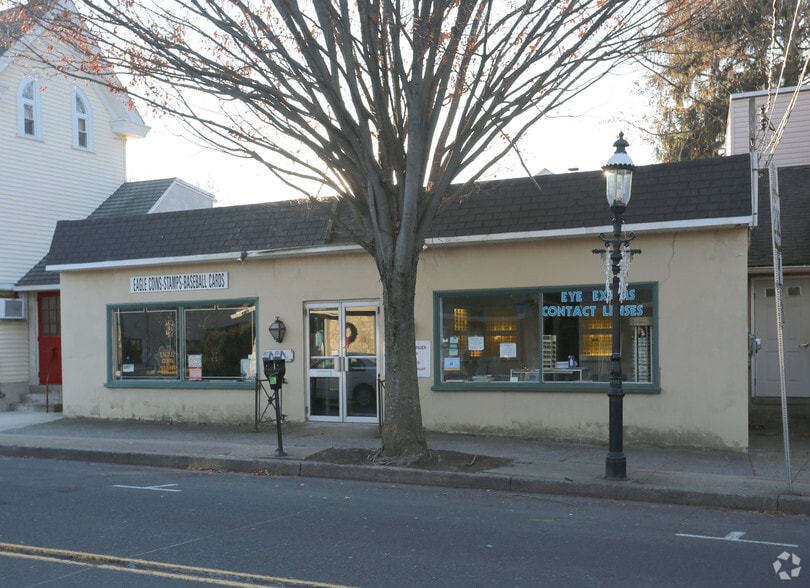 More Photos Of 146 W State St, Doylestown Storefront For Lease