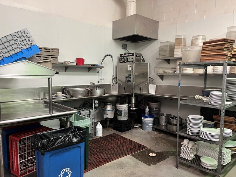 More Photos Of 5862-5872 Doyle St, Emeryville Restaurant For Sale