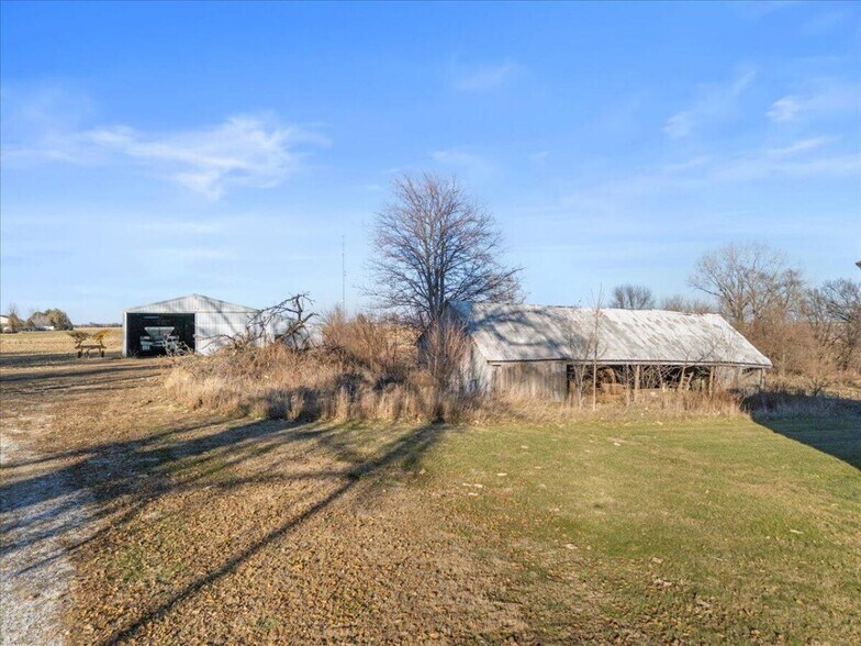 More Photos Of 21551 270th St, Mc Clelland Office For Sale