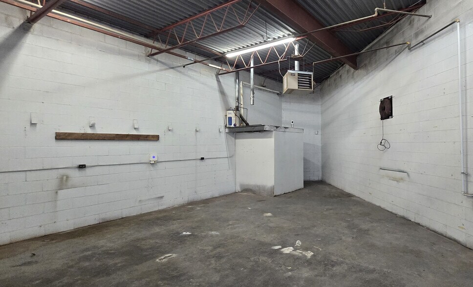 More Photos Of 69 Bessemer Rd, London Service For Lease