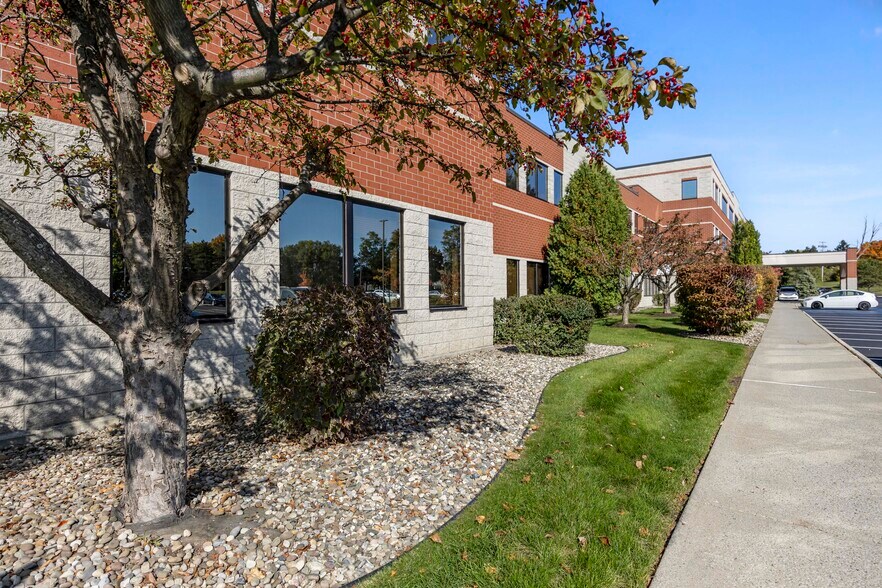 More Photos Of 711-713 Troy Schenectady Rd, Latham Medical For Lease