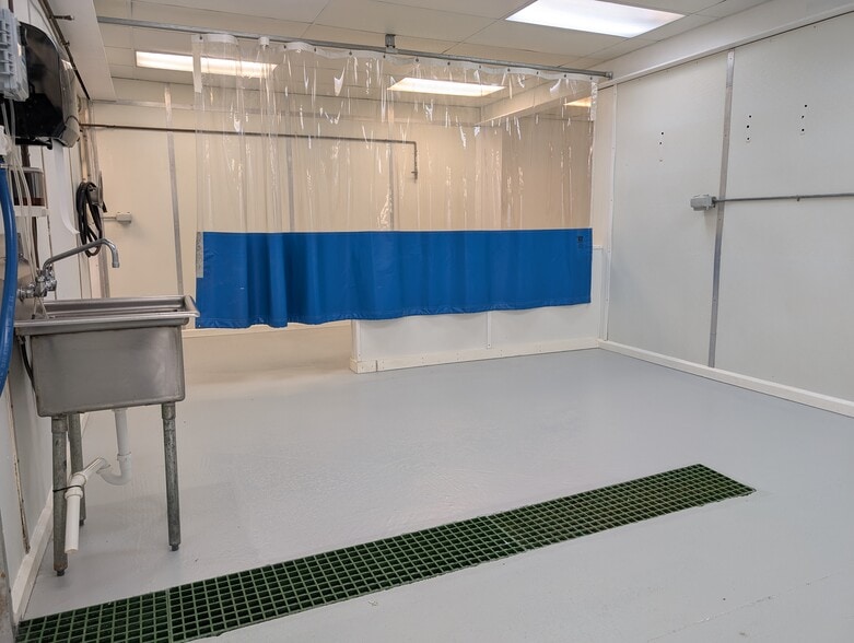 More Photos Of 306 Nordic dr, Petersburg Freestanding For Sale