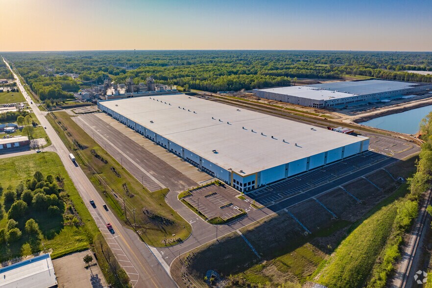 More Photos Of 2400 Stateline Rd W, Southaven Distribution For Lease