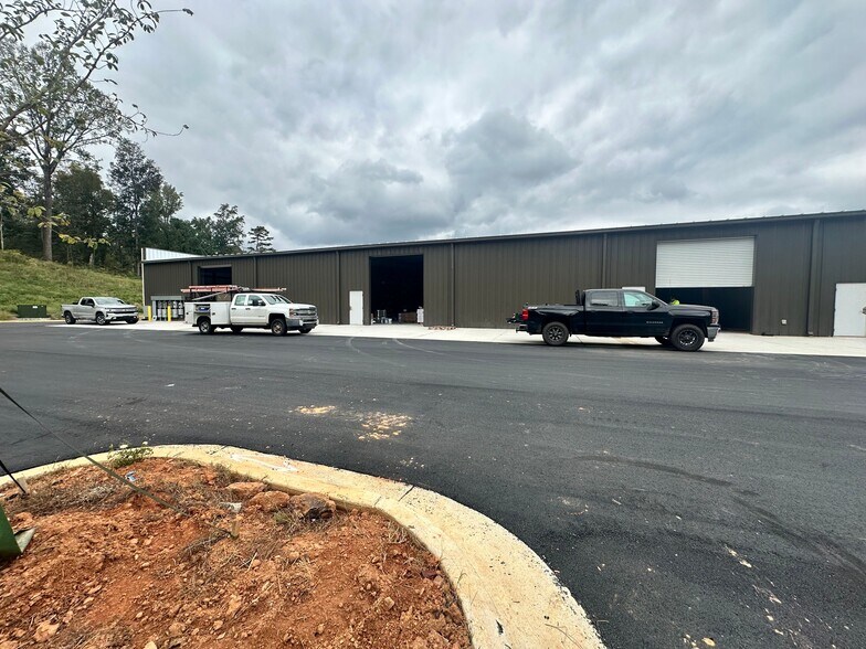 More Photos Of 4875 Warehouse Way, Cumming Flex For Lease