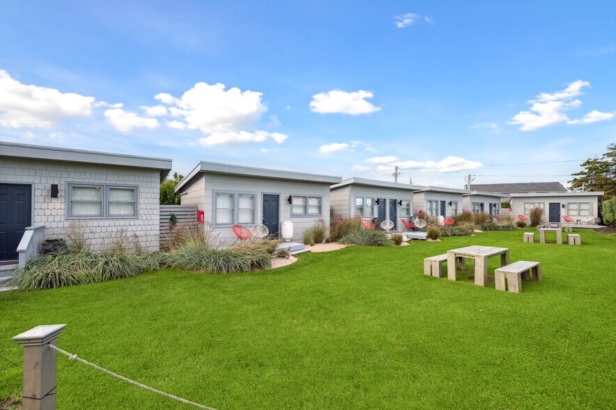 More Photos Of 32 Lighthouse Rd, Hampton Bays Hotel For Sale