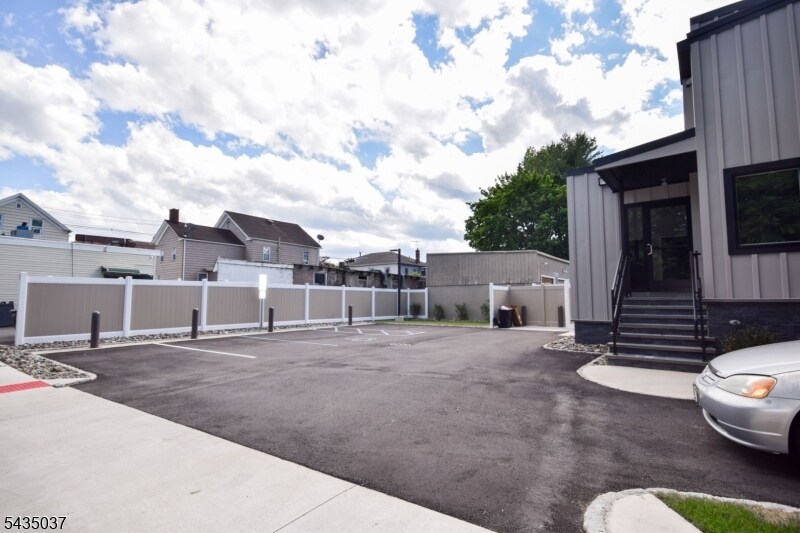 More Photos Of 5 Muller Plz, Little Falls Flex For Lease