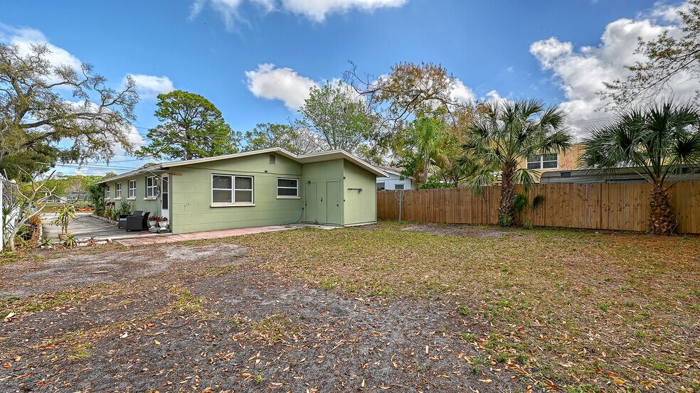 More Photos Of 1860 7th St, Sarasota Specialty For Sale