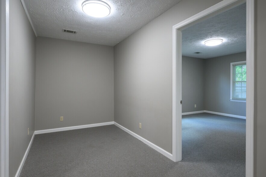 More Photos Of 216 E Reynolds Rd, Lexington Office For Lease