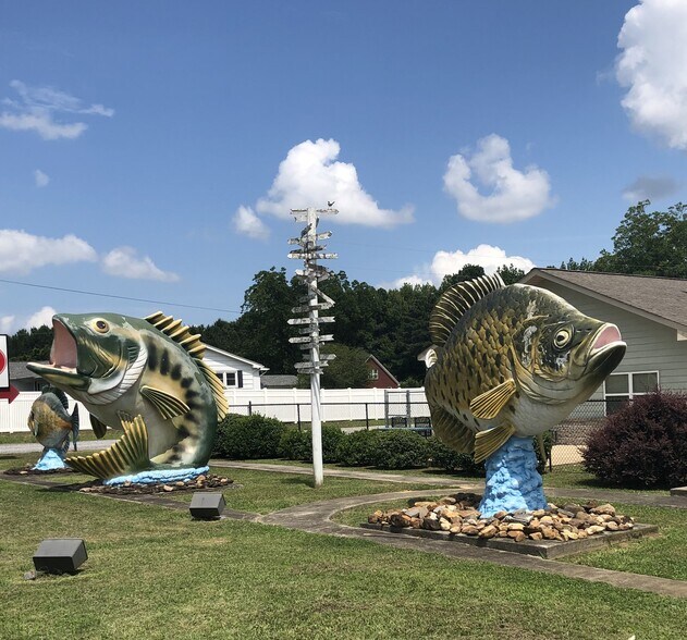 More Photos Of 998 Cedar Bluff Rd, Centre Hotel For Sale