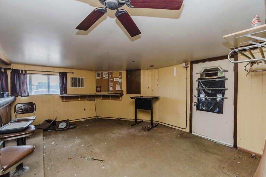 More Photos Of 1610 W 6th Ave, El Dorado General Retail For Sale