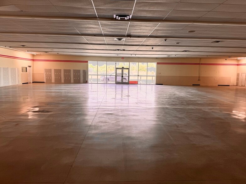 More Photos Of 2101 Central Point Pky, Lima Freestanding For Sale