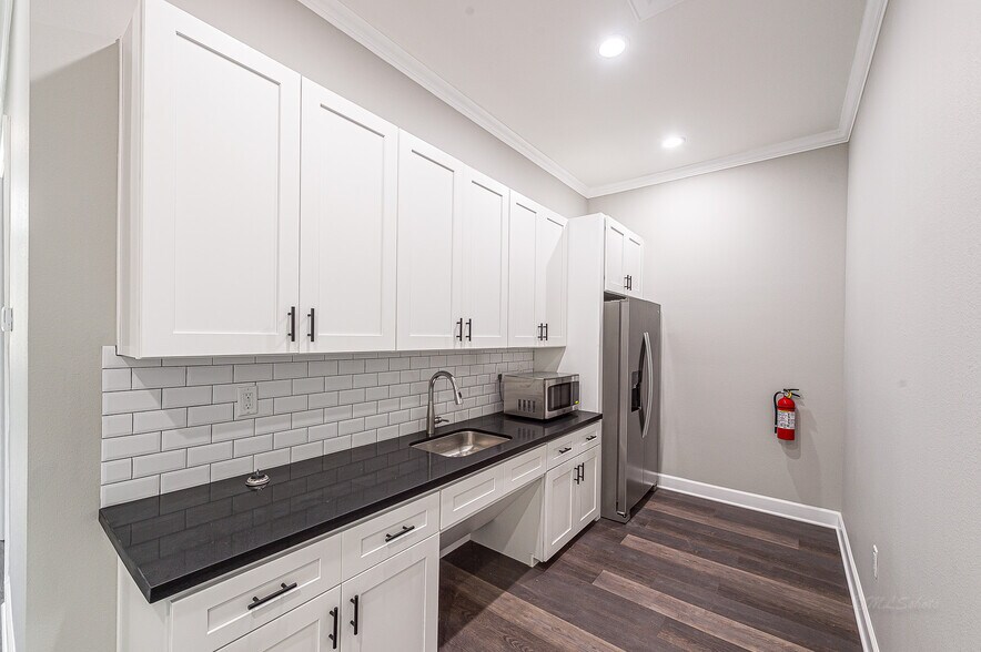 More Photos Of 2035 N Mason Dr, Katy Medical For Lease