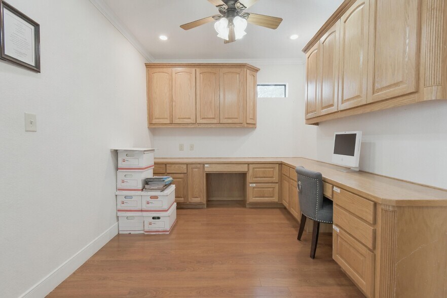 More Photos Of 1715 S 1st St, Austin Office For Sale