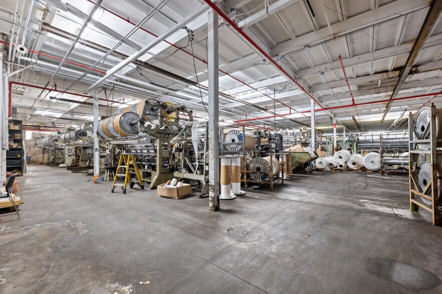 More Photos Of 312 W Luther Ave, Liberty Manufacturing For Sale