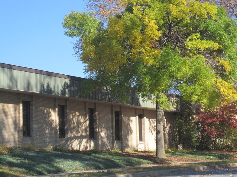 More Photos Of 450 Weaver St, Winooski Warehouse For Lease