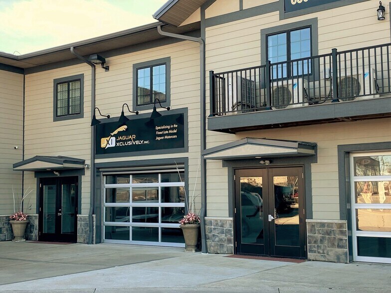 More Photos Of 2108-2260 Ferry Rd, Naperville Showroom For Sale