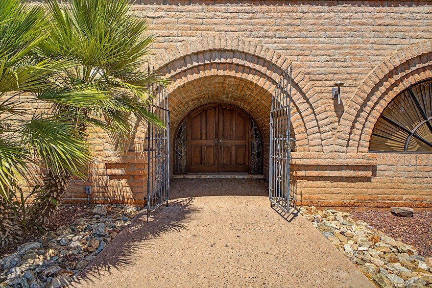 More Photos Of 930 E Osborn Rd, Phoenix Office For Sale