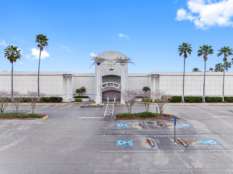 More Photos Of 3520 US Highway 98 N, Lakeland Department Store For Lease