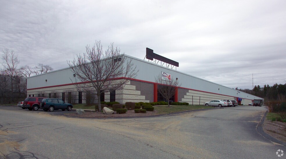More Photos Of 1010 W Chestnut St, Brockton Distribution For Lease