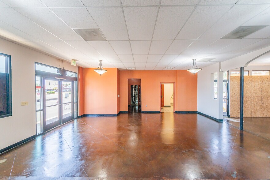 More Photos Of 2395 Athens Ave, Redding Restaurant For Sale