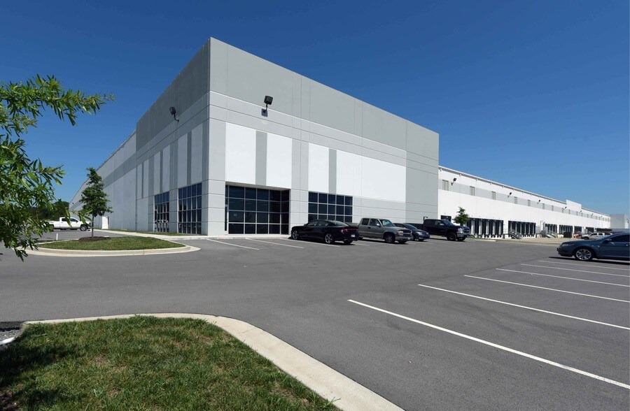 More Photos Of 8000-8060 Centre Pointe Way, La Vergne Warehouse For Lease