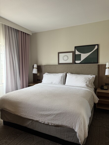 More Photos Of 11101 Fountain Lake Dr, Stafford Hotel For Sale