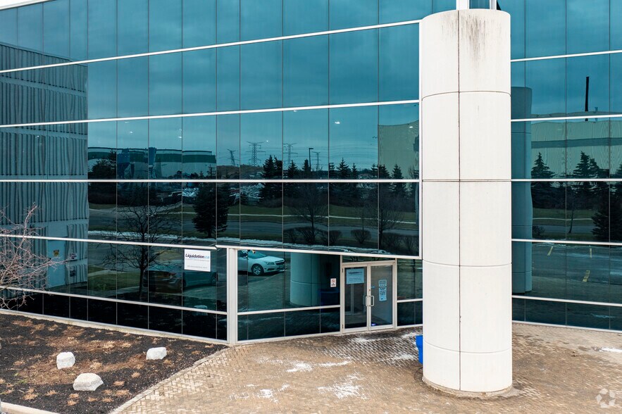 More Photos Of 835 Intermodal Dr, Brampton Distribution For Lease