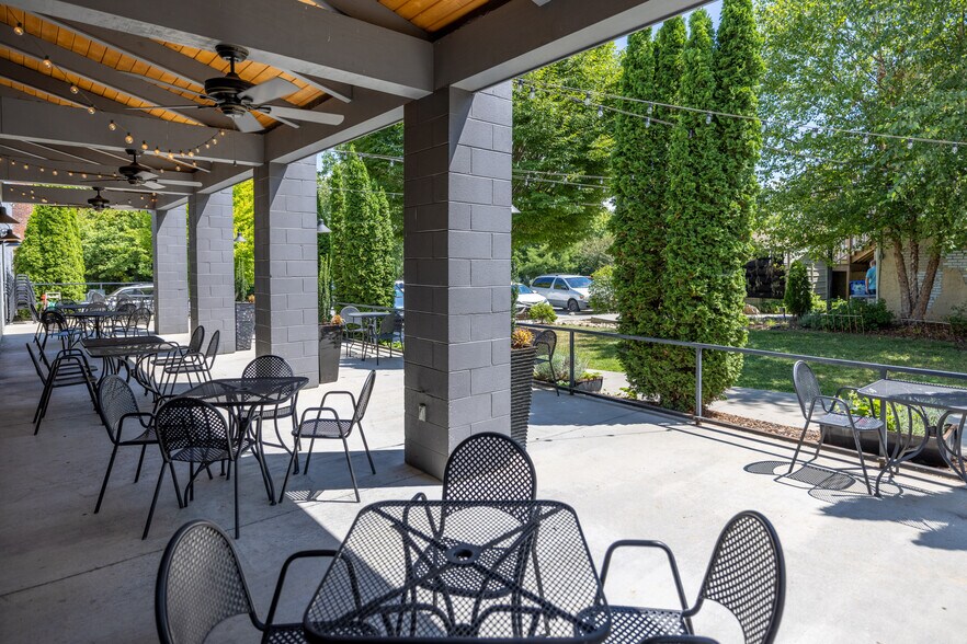 More Photos Of 743 Haywood Rd, Asheville Restaurant For Sale