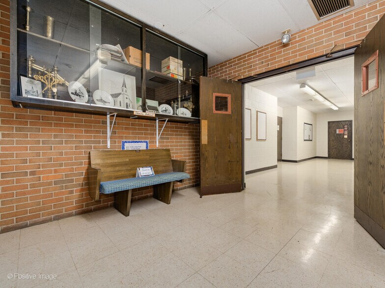 More Photos Of 47 Church St, Lake Zurich Religious Facility For Sale