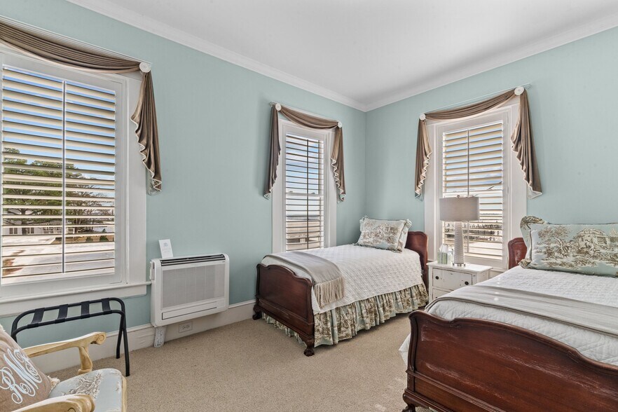 More Photos Of 738 E Main St, Belhaven Hotel For Sale