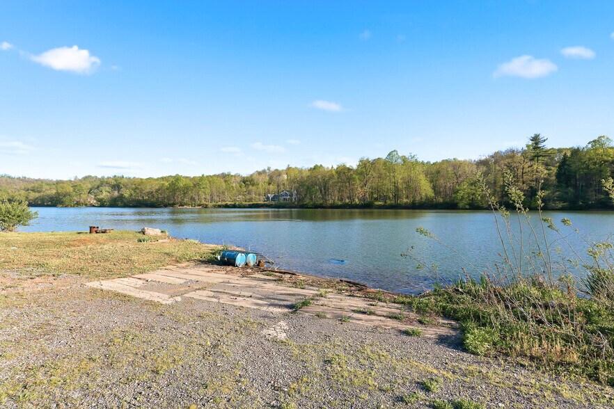 More Photos Of 490 Fort Martin Rd, Maidsville Flex For Sale