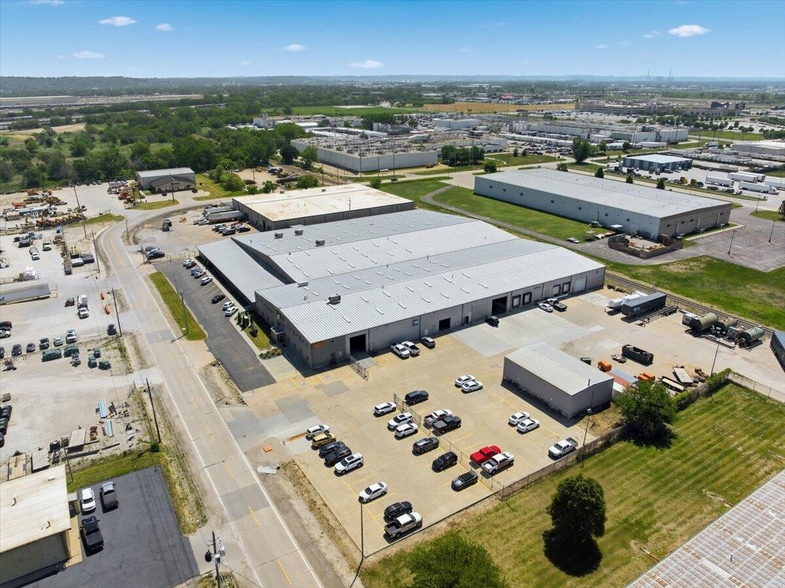 More Photos Of 3211 Nebraska Ave, Council Bluffs Warehouse For Lease