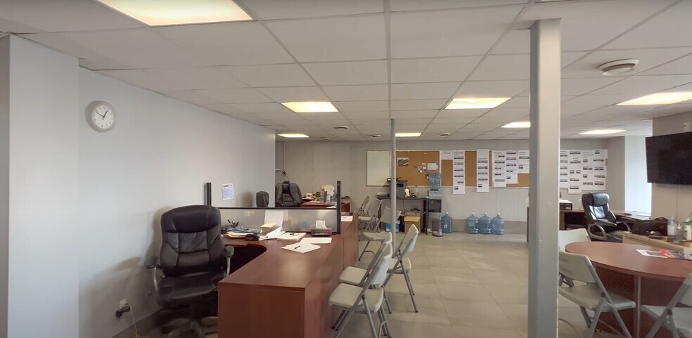 More Photos Of 7020 50 St NW, Edmonton Flex For Sale