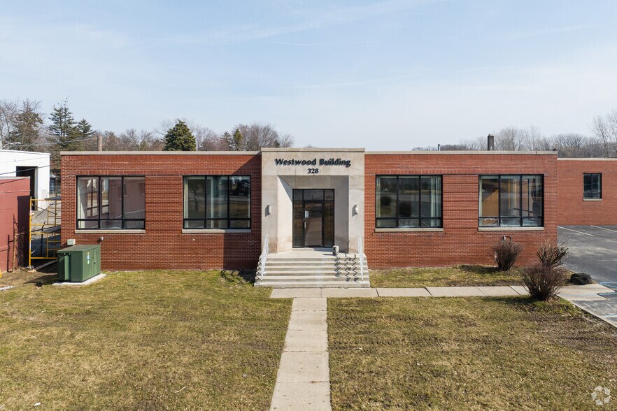 More Photos Of 328-332 N Westwood Ave, Toledo Warehouse For Lease