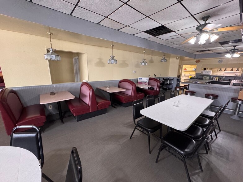 More Photos Of 118 S Lafayette St, Macomb Storefront Retail Residential For Sale