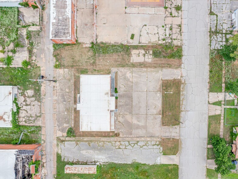 More Photos Of 111 N 4th St, Seminole Office For Sale
