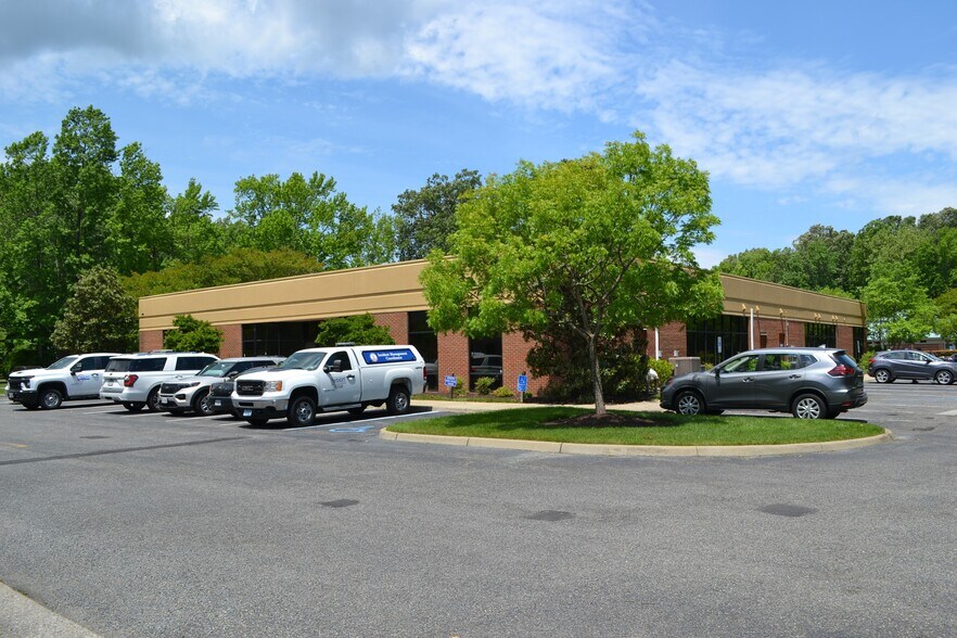 Primary Photo Of 21 Manhattan Sq, Hampton Office For Sale