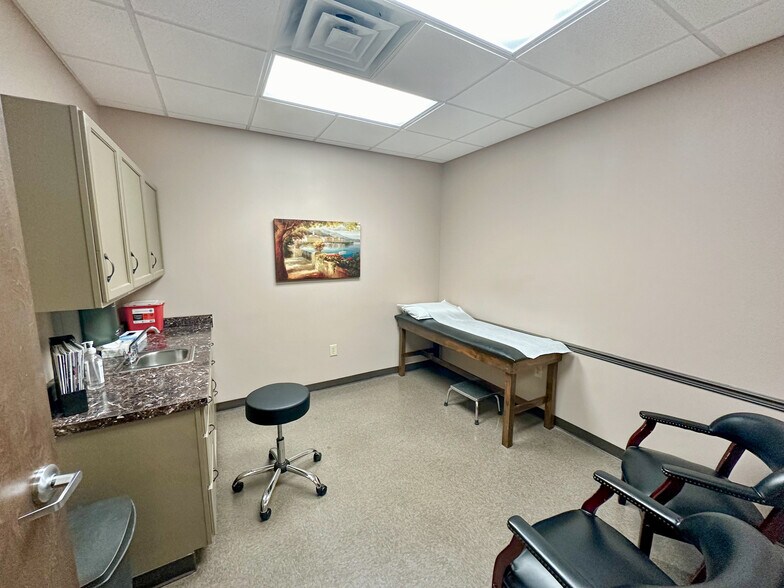 More Photos Of 142 Hampton Ct, Commerce Rehabilitation Center For Sale