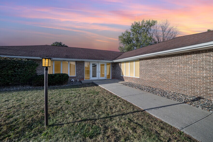 Primary Photo Of 3150 Hallmark Ct, Saginaw Medical For Sale