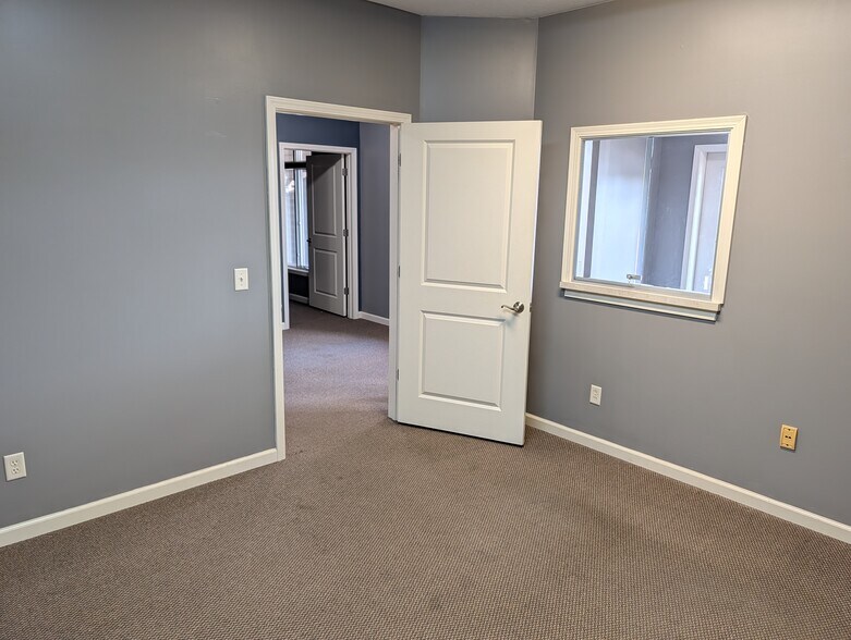 More Photos Of 10534-10536 Coldwater Rd, Fort Wayne Office For Sale
