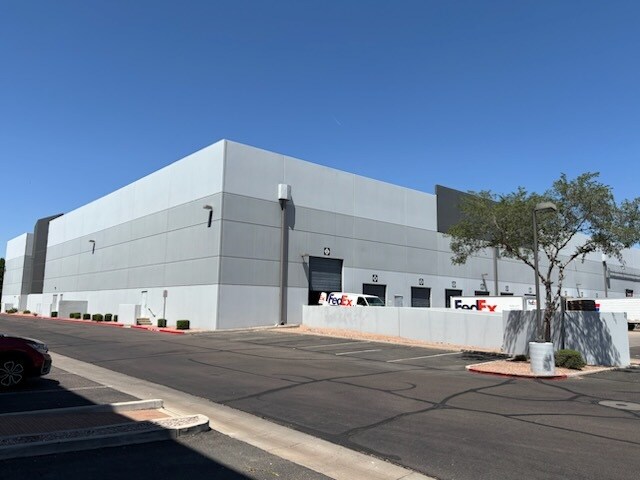 More Photos Of 2075 W Obispo Ave, Gilbert Distribution For Lease